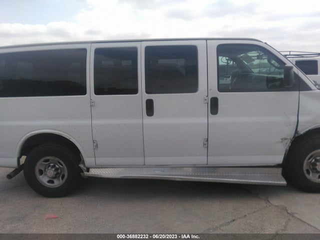 Chevrolet Express Passenger Lt 2018 1GAWGFFG3J1318955 Image 5