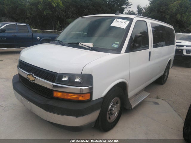 Chevrolet Express Passenger Lt 2018 1GAWGFFG3J1318955 Image 2