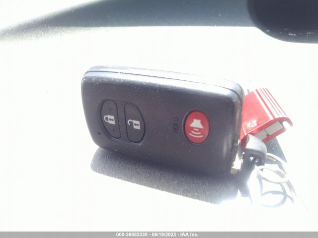 Toyota Prius Four 2015 JTDKN3DU8F1985739 Image 3