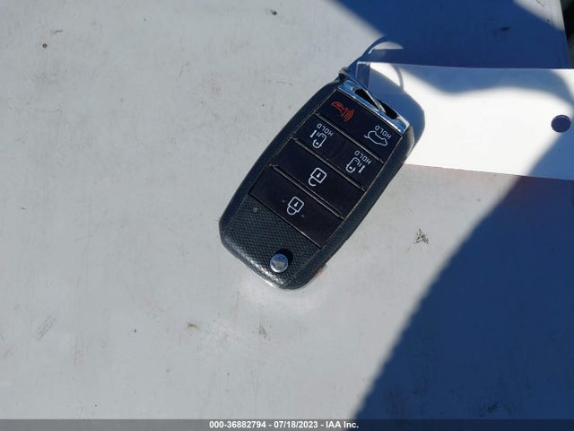 KIA SEDONA LX 2016 KNDMB5C19G6082198 Image 3