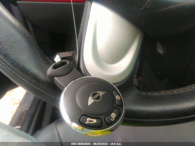 2008 MINI COOPER HARDTOP VIN: WMWMF33598TU67675