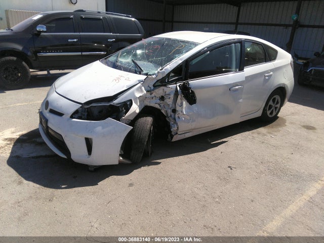 Toyota Prius Four 2015 JTDKN3DU7F1981567 Image 2