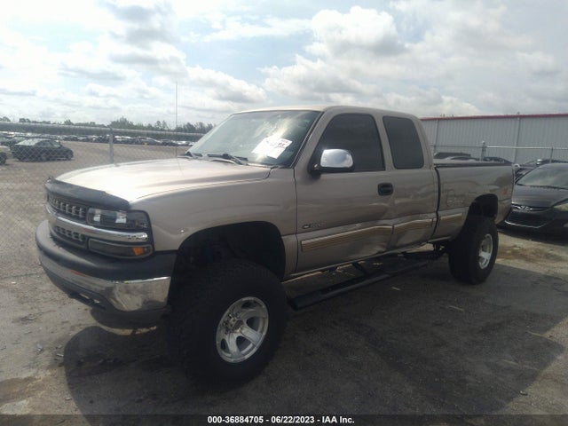 2002 CHEVROLET SILVERADO 1500 LS VIN: 2GCEK19T121118312