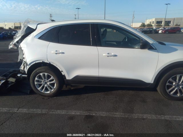1FMCU0G6XNUB88422 Ford ESCAPE SE