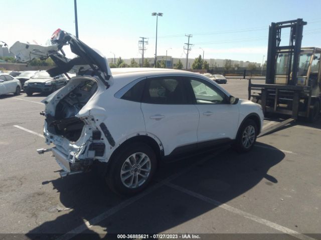1FMCU0G6XNUB88422 Ford ESCAPE SE