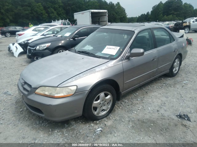 2000 HONDA ACCORD SDN EX W/LEATHER VIN: 1HGCG1658YA052288