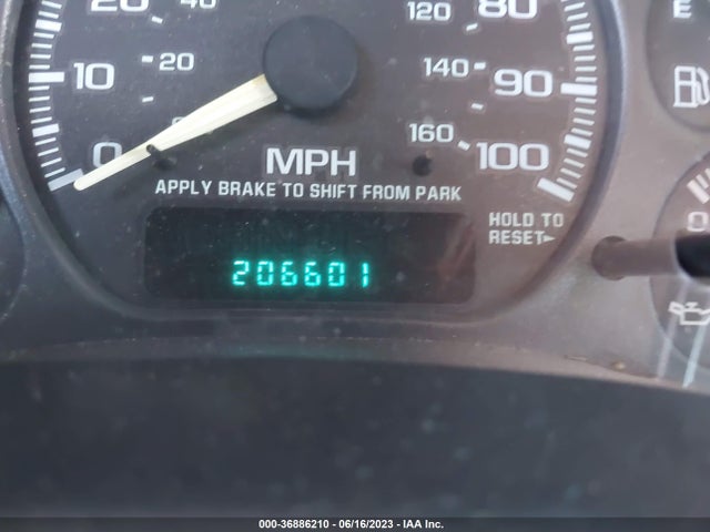 2000 CHEVROLET SILVERADO 1500 LS VIN: 2GCEC19T8Y1255995