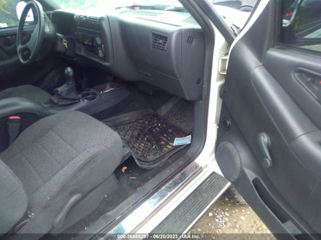1997 CHEVROLET S-10 LS VIN: 1GCDT19X2V8137951