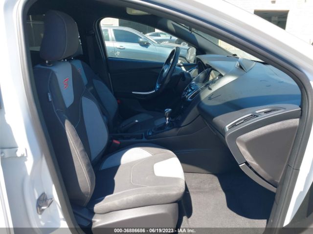 1FADP3L95GL225733 Ford FOCUS ST