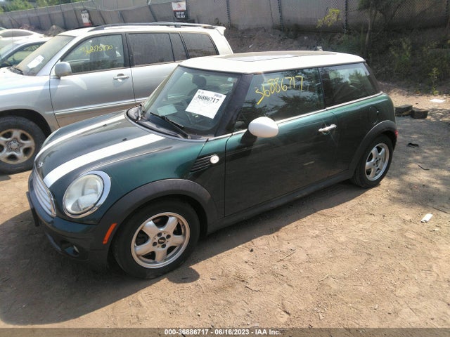 2010 MINI COOPER HARDTOP VIN: WMWMF3C57ATZ26627
