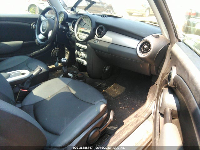 2010 MINI COOPER HARDTOP VIN: WMWMF3C57ATZ26627