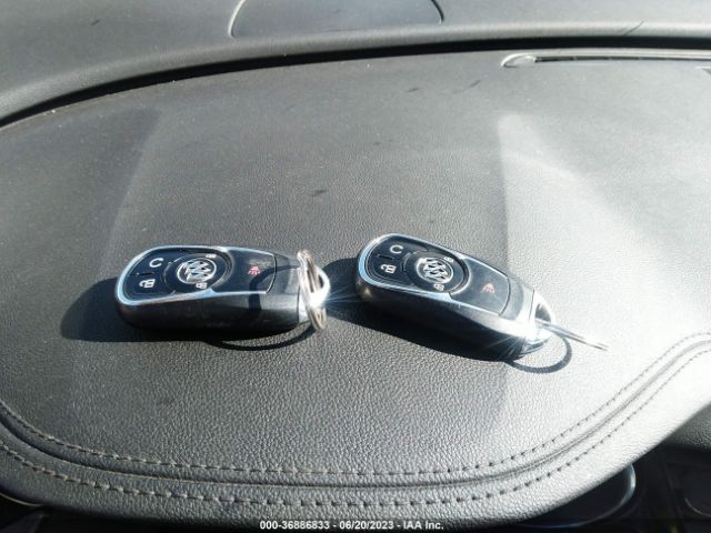W04GU8SX8J1113566 Buick Regal Tourx Preferred