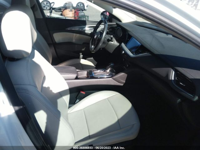 W04GU8SX8J1113566 Buick Regal Tourx Preferred