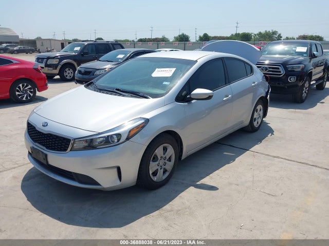 KIA FORTE LX 2018 3KPFK4A77JE221580 Image 2