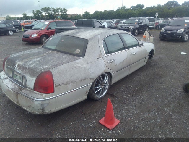 2006 LINCOLN TOWN CAR SIGNATURE VIN: 1LNHM81V46Y649970