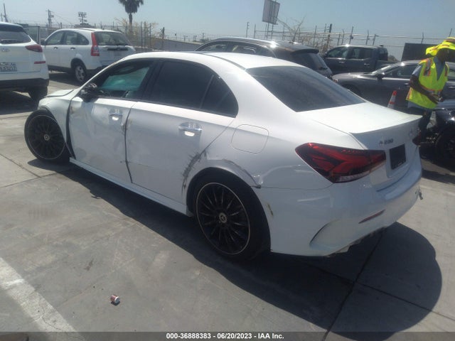 WDD3G4EB0KW017817 Mercedes-Benz A-class A 220