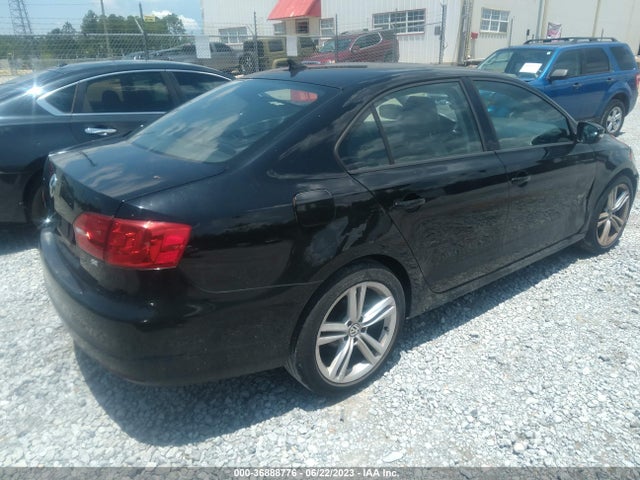 3VWD17AJ3EM388101 Volkswagen Jetta Sedan Se