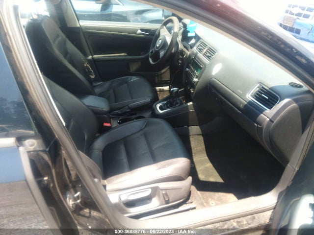 3VWD17AJ3EM388101 Volkswagen Jetta Sedan Se