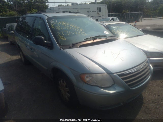 2005 CHRYSLER TOWN & COUNTRY TOURING VIN: 2C8GP54L15R214356