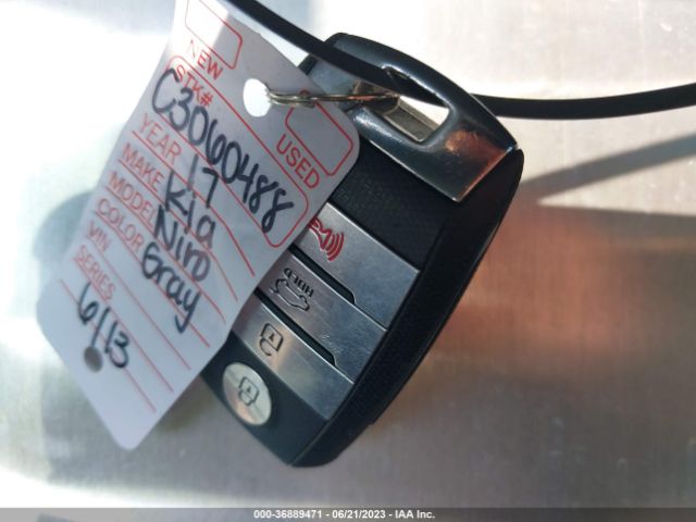 KNDCB3LC4H5089374 KIA NIRO LX