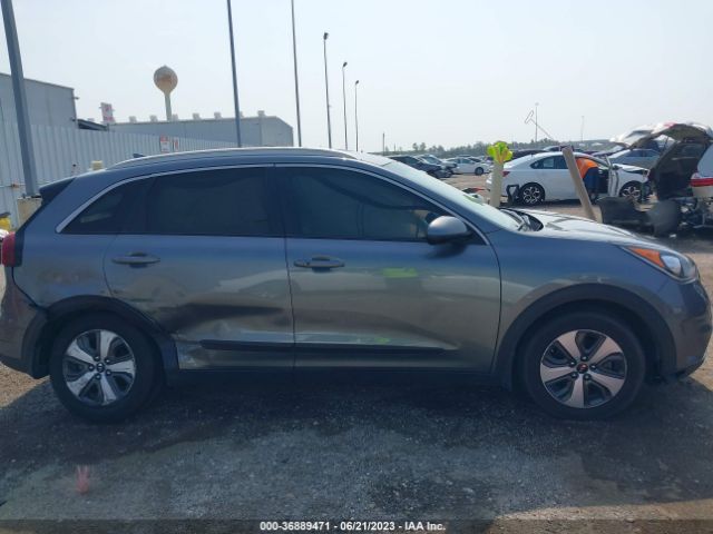 KNDCB3LC4H5089374 KIA NIRO LX
