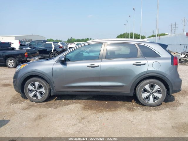 KNDCB3LC4H5089374 KIA NIRO LX