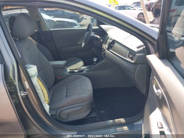 KNDCB3LC4H5089374 KIA NIRO LX
