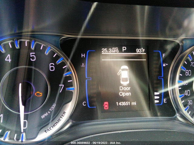 1C3CCCAB8FN537978 Chrysler 200 Limited