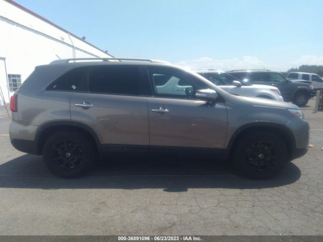 5XYKTCA65EG475908 KIA SORENTO LX