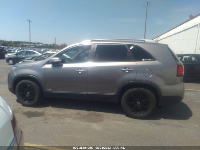 5XYKTCA65EG475908 KIA SORENTO LX
