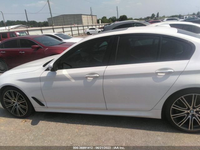 WBAJE5C38HG916742 BMW 5 Series 540i