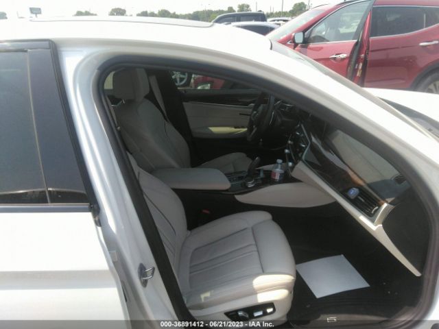 WBAJE5C38HG916742 BMW 5 Series 540i