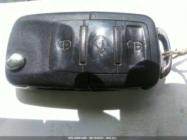 2008 VOLKSWAGEN NEW BEETLE COUPE S/SE VIN: 3VWRW31C98M526407