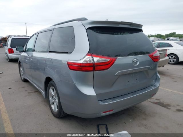 5TDKZ3DC9JS906702 Toyota SIENNA LE