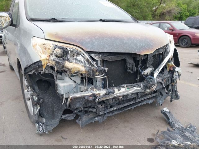 5TDKZ3DC9JS906702 Toyota SIENNA LE