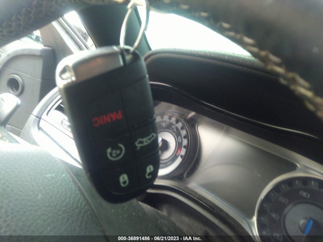 2C3CCABG8HH538557 Chrysler 300 300s