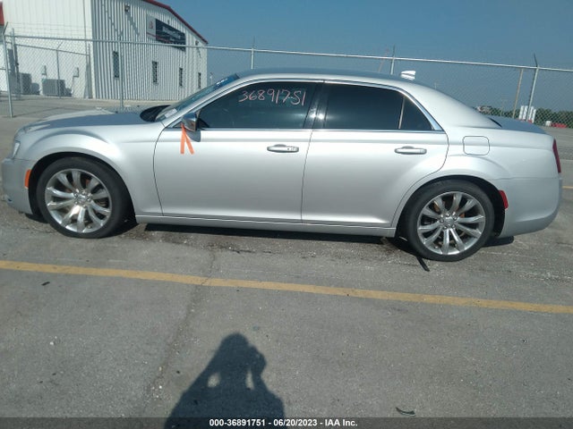 2C3CCAAG3KH628899 Chrysler 300 Touring