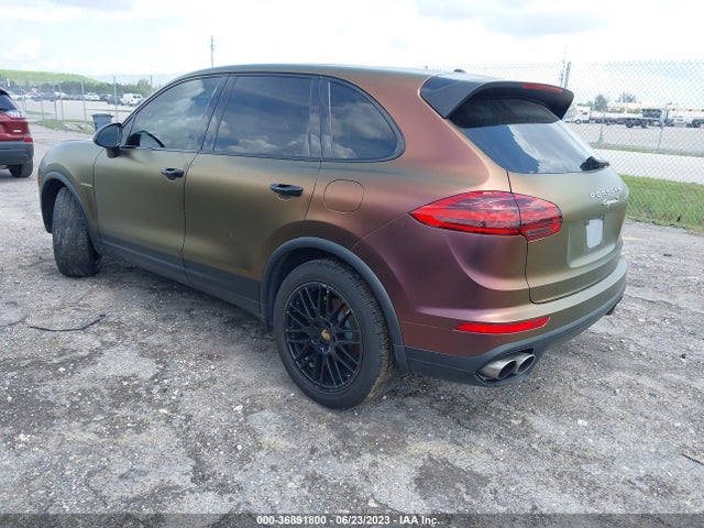 2017 Porsche Cayenne, VIN: WP1AE2A25HLA73939