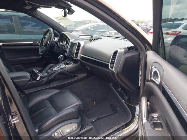2017 Porsche Cayenne, VIN: WP1AE2A25HLA73939