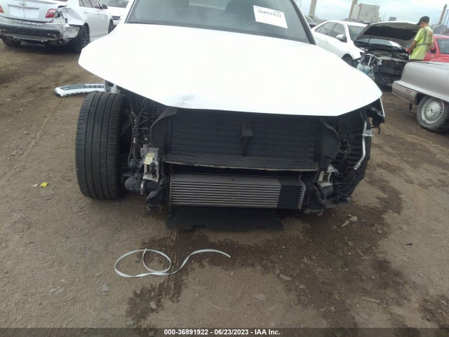 WA1BNAFY1J2211723 Audi Q5 Premium Plus
