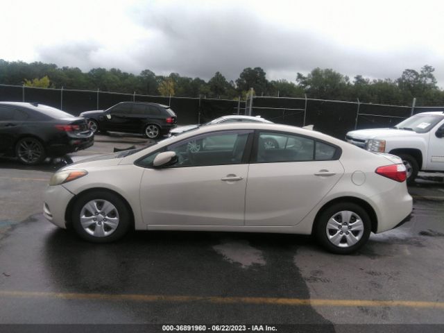 KNAFK4A68F5335398 KIA FORTE LX