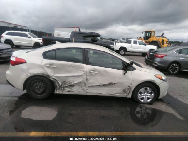 KNAFK4A68F5335398 KIA FORTE LX