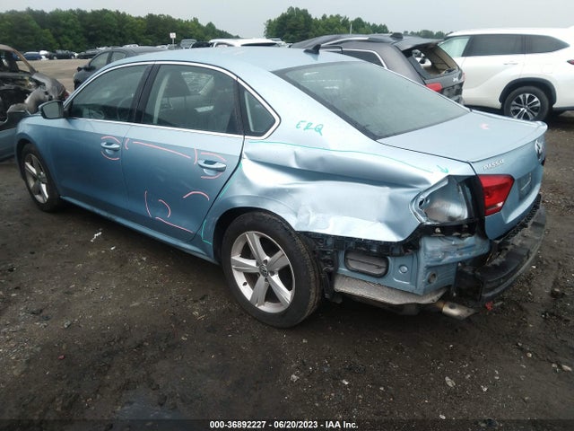 2013 VOLKSWAGEN PASSAT SE W/SUNROOF & NAV VIN: 1VWBP7A38DC137176