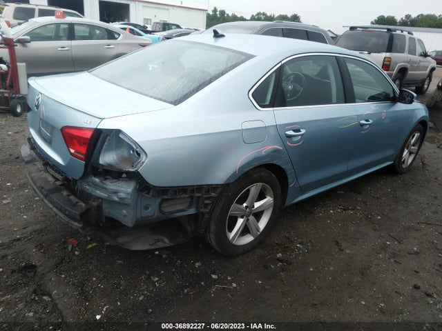 2013 VOLKSWAGEN PASSAT SE W/SUNROOF & NAV VIN: 1VWBP7A38DC137176