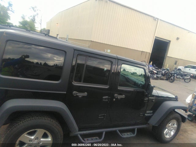 1C4BJWDG7HL639809 Jeep Wrangler Unlimited Sport