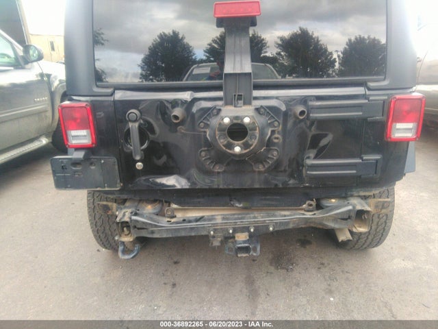 1C4BJWDG7HL639809 Jeep Wrangler Unlimited Sport