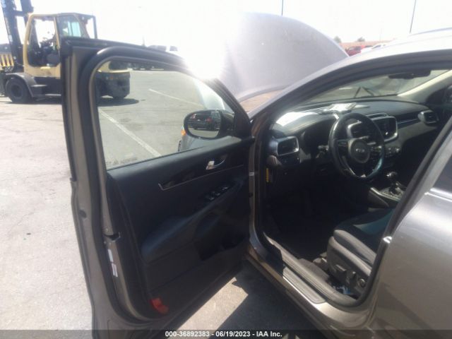 5XYPG4A39GG138151 KIA SORENTO LX