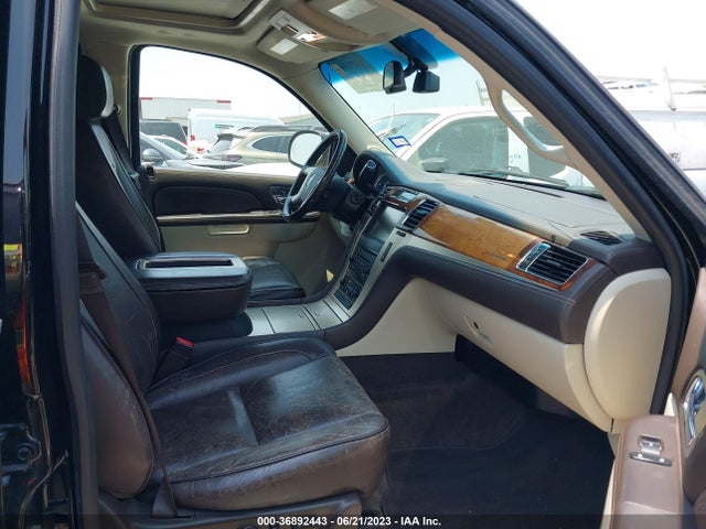 1GYS4KEF8ER150232 Cadillac Escalade Esv Platinum