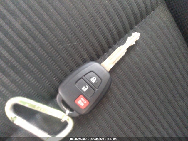 Toyota RAV4 LE 2018 JTMBFREV7JJ746294 Image 3