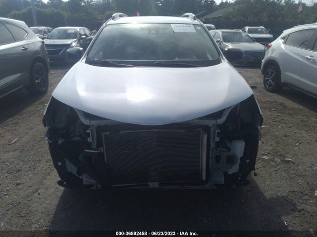 Toyota RAV4 LE 2018 JTMBFREV7JJ746294 Image 4